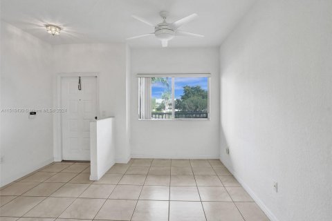 Copropriété à vendre à Tamarac, Floride: 2 chambres, 140.1 m2 № 981332 - photo 6