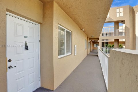 Copropriété à vendre à Tamarac, Floride: 2 chambres, 140.1 m2 № 981332 - photo 25