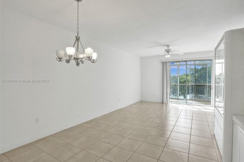 Copropriété à vendre à Tamarac, Floride: 2 chambres, 140.1 m2 № 981332 - photo 14