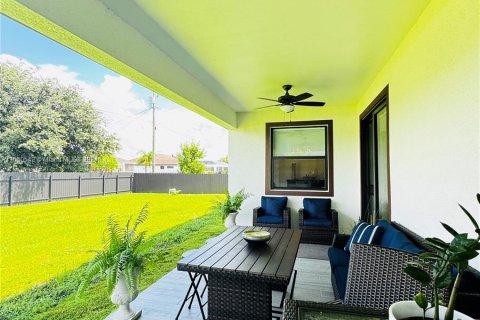 Casa en venta en Cape Coral, Florida, 3 dormitorios № 1332555 - foto 29