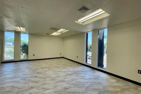 Propiedad comercial en alquiler en Clearwater, Florida, 53.42 m2 № 1378204 - foto 10