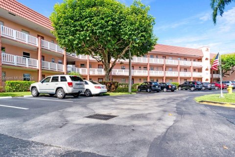 Condo in Sunrise, Florida, 1 bedroom  № 1291248 - photo 14