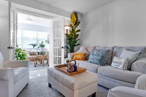 Condo in Sunrise, Florida, 1 bedroom  № 1291248 - photo 6