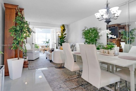 Condo in Sunrise, Florida, 1 bedroom  № 1291248 - photo 8