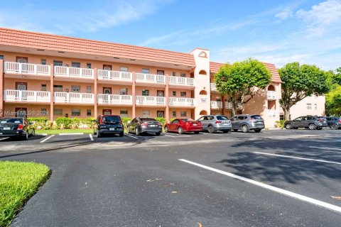 Condo in Sunrise, Florida, 1 bedroom  № 1291248 - photo 1