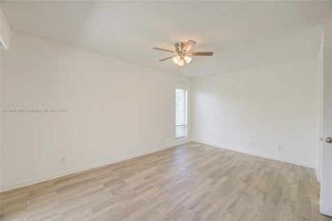 Touwnhouse à vendre à Tamarac, Floride: 2 chambres, 116.59 m2 № 1318760 - photo 25