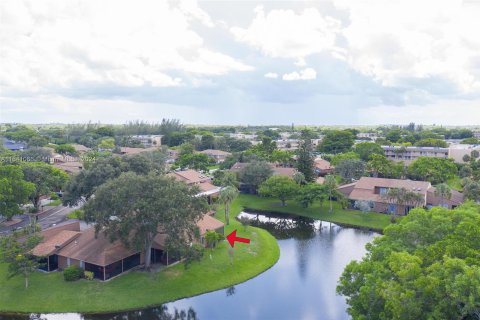 Touwnhouse à vendre à Tamarac, Floride: 2 chambres, 116.59 m2 № 1318760 - photo 10