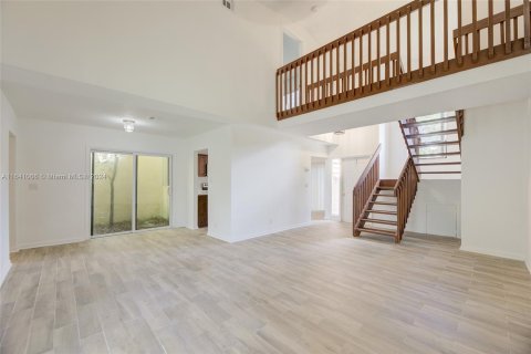 Touwnhouse à vendre à Tamarac, Floride: 2 chambres, 116.59 m2 № 1318760 - photo 4