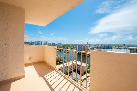 Condominio en venta en Hallandale Beach, Florida, 1 dormitorio, 120.77 m2 № 1318764 - foto 7