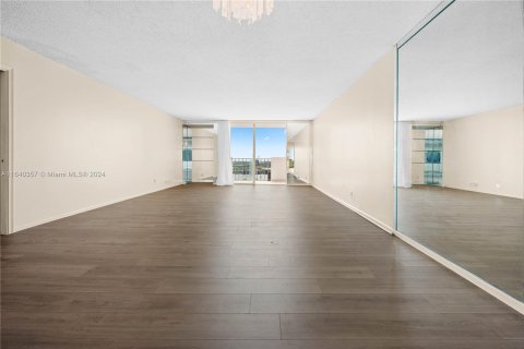 Condominio en venta en Hallandale Beach, Florida, 1 dormitorio, 120.77 m2 № 1318764 - foto 9