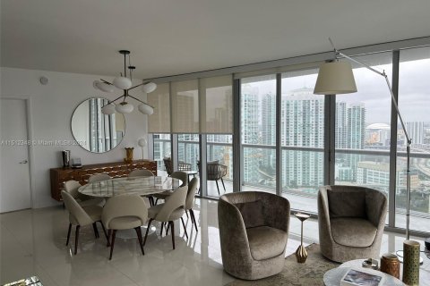 Condominio en venta en Miami, Florida, 2 dormitorios, 117.89 m2 № 952050 - foto 11