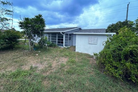 House in Port Charlotte, Florida 3 bedrooms, 127.09 sq.m. № 1373018 - photo 17