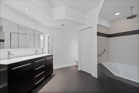 Copropriété à vendre à Miami Beach, Floride: 2 chambres, 141.21 m2 № 1328414 - photo 10