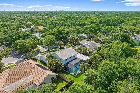 House in Jupiter, Florida 5 bedrooms, 249.72 sq.m. № 1185511 - photo 1