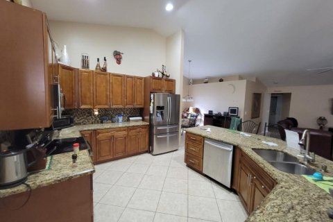 House in Lake Worth, Florida 3 bedrooms, 207.73 sq.m. № 1185465 - photo 10