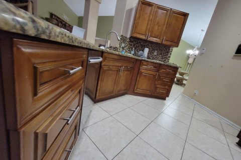 House in Lake Worth, Florida 3 bedrooms, 207.73 sq.m. № 1185465 - photo 6