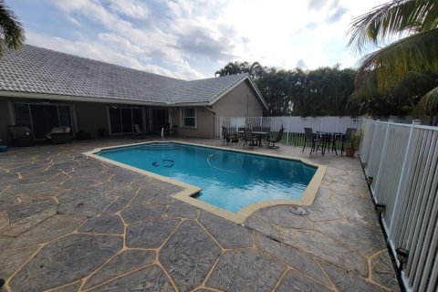 House in Lake Worth, Florida 3 bedrooms, 207.73 sq.m. № 1185465 - photo 2