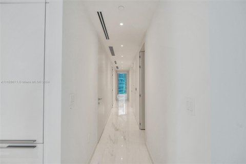 Condo in Miami, Florida, 2 bedrooms  № 1290776 - photo 11