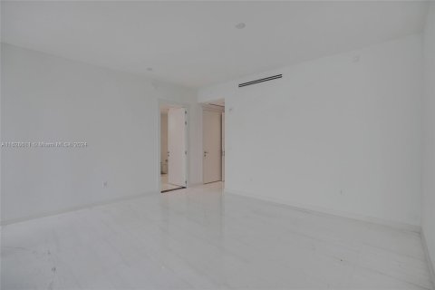 Condo in Miami, Florida, 2 bedrooms  № 1290776 - photo 12