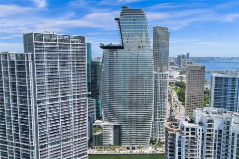 Condo in Miami, Florida, 2 bedrooms  № 1290776 - photo 1