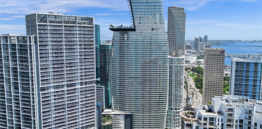 Condo in Miami, Florida, 2 bedrooms  № 1290776