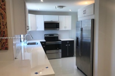 Casa en venta en Miami, Florida, 4 dormitorios, 159.51 m2 № 1431466 - foto 3