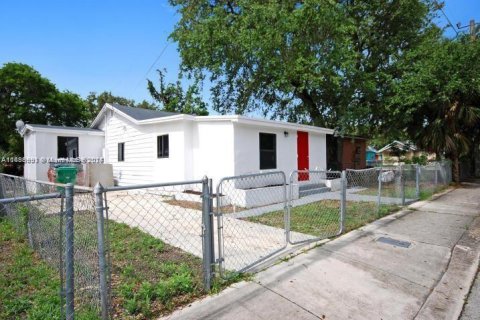 Casa en venta en Miami, Florida, 4 dormitorios, 159.51 m2 № 1431466 - foto 1