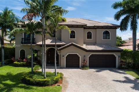 Villa ou maison à vendre à Fort Lauderdale, Floride: 4 chambres, 387.77 m2 № 814595 - photo 1