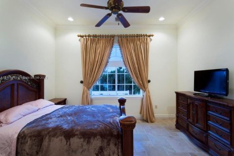 Купить виллу или дом в Форт-Лодердейл, Флорида 4 спальни, 387.77м2, № 814595 - фото 25