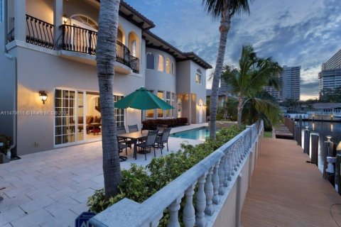 Купить виллу или дом в Форт-Лодердейл, Флорида 4 спальни, 387.77м2, № 814595 - фото 5