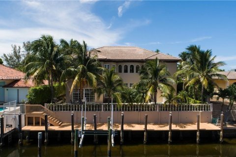 Villa ou maison à vendre à Fort Lauderdale, Floride: 4 chambres, 387.77 m2 № 814595 - photo 8