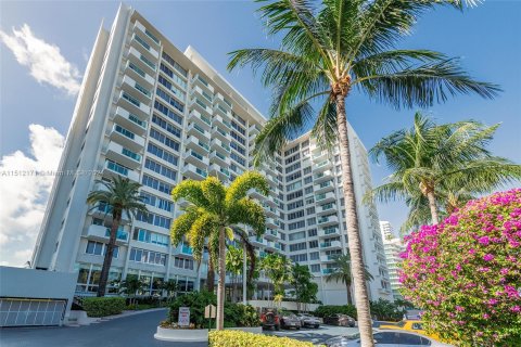 Condominio en venta en Miami Beach, Florida, 1 dormitorio, 90.12 m2 № 942808 - foto 12