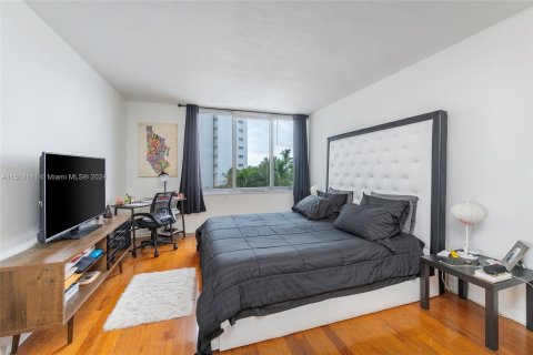 Condo in Miami Beach, Florida, 1 bedroom  № 942808 - photo 8