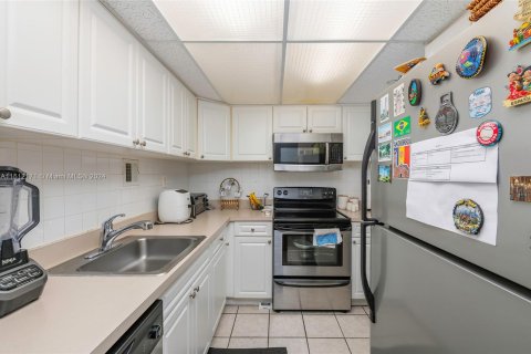 Condominio en venta en Miami Beach, Florida, 1 dormitorio, 90.12 m2 № 942808 - foto 7