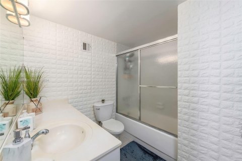 Copropriété à vendre à Miami Beach, Floride: 1 chambre, 90.12 m2 № 942808 - photo 10