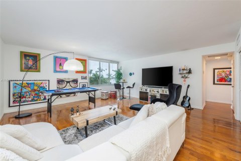 Copropriété à vendre à Miami Beach, Floride: 1 chambre, 90.12 m2 № 942808 - photo 1