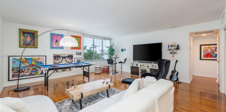 Condo in Miami Beach, Florida, 1 bedroom  № 942808