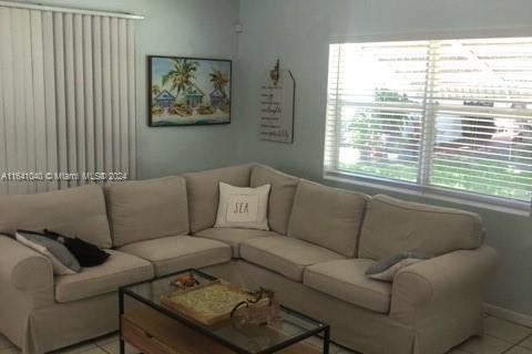 House in Deerfield Beach, Florida 2 bedrooms, 115.01 sq.m. № 1318752 - photo 4