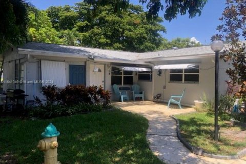 House in Deerfield Beach, Florida 2 bedrooms, 115.01 sq.m. № 1318752 - photo 1