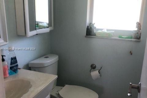 House in Deerfield Beach, Florida 2 bedrooms, 115.01 sq.m. № 1318752 - photo 10