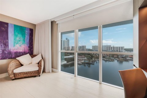 Condo in Sunny Isles Beach, Florida, 3 bedrooms  № 1318756 - photo 16