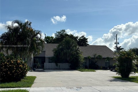 House in Wellington, Florida 3 bedrooms, 132.66 sq.m. № 1318754 - photo 1