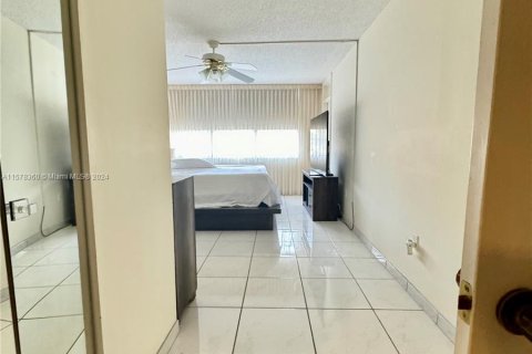 Condo in Pembroke Pines, Florida, 3 bedrooms  № 1150779 - photo 27