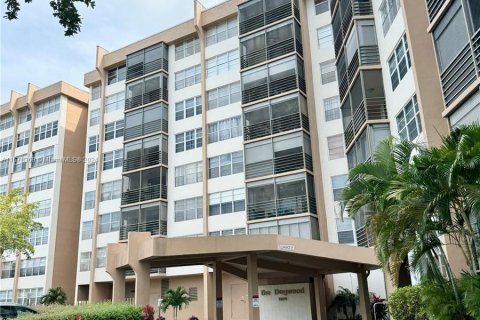 Condominio en venta en Pembroke Pines, Florida, 3 dormitorios, 121.7 m2 № 1150779 - foto 4