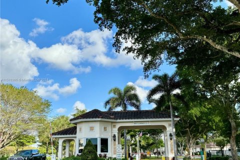 Condo in Pembroke Pines, Florida, 3 bedrooms  № 1150779 - photo 2