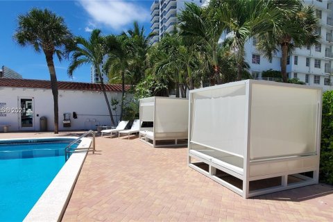 Condo in Miami Beach, Florida, 2 bedrooms  № 1151191 - photo 25