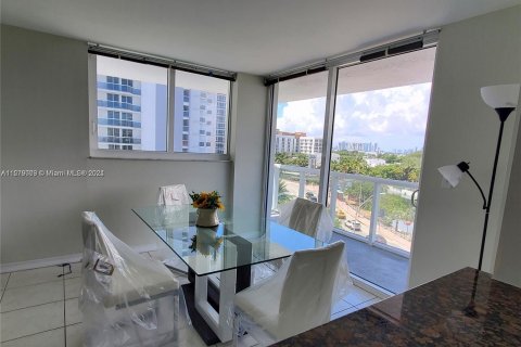 Condo in Miami Beach, Florida, 2 bedrooms  № 1151191 - photo 16