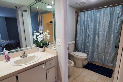 Condo in Miami Beach, Florida, 2 bedrooms  № 1151191 - photo 8