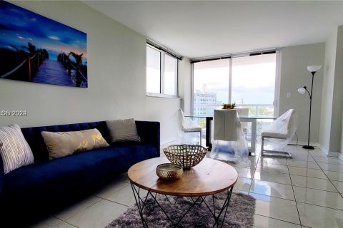 Condo in Miami Beach, Florida, 2 bedrooms  № 1151191 - photo 1