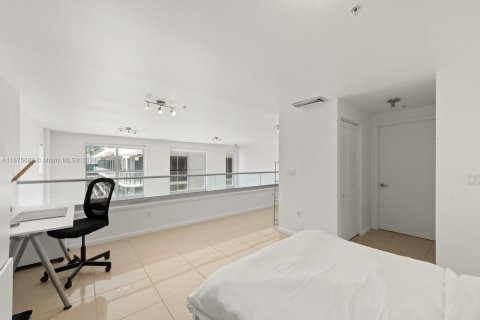 Condominio en venta en Miami, Florida, 1 dormitorio, 131.09 m2 № 1410876 - foto 16